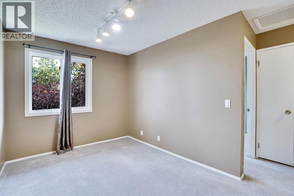 Single Family House for Sale in   Bermuda Drive NW Beddington Heights Calgary 