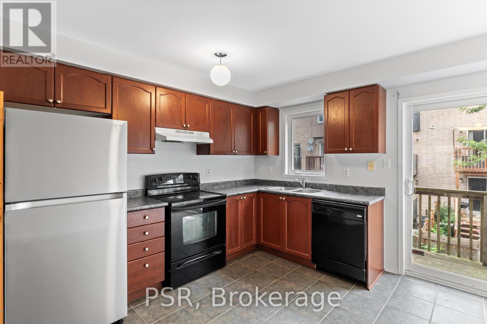Photo 10 of 7125 Chatham Court, Mississauga ON