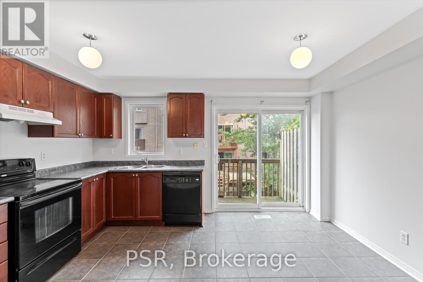 Photo 11 of 7125 Chatham Court, Mississauga ON