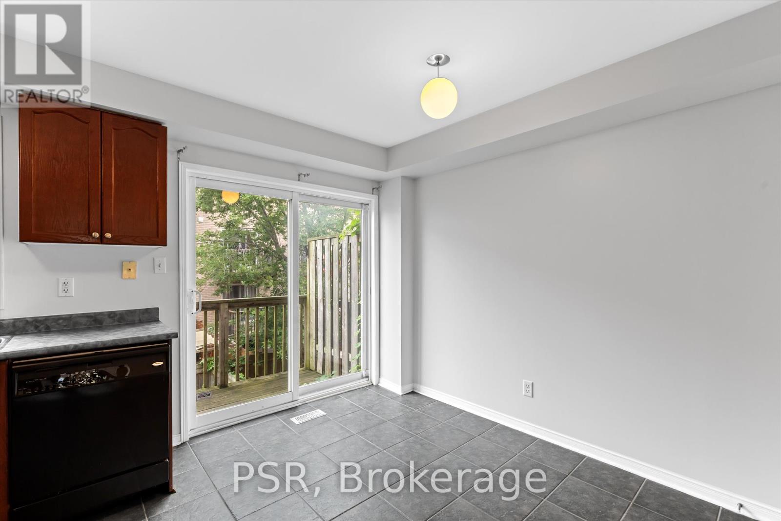 Photo 12 of 7125 Chatham Court, Mississauga ON