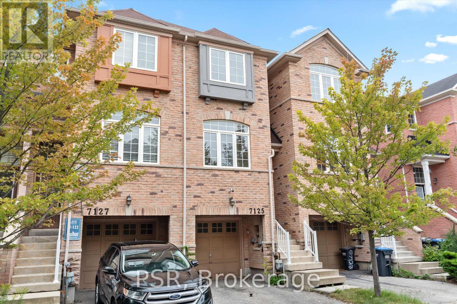 Photo 2 of 7125 Chatham Court, Mississauga ON