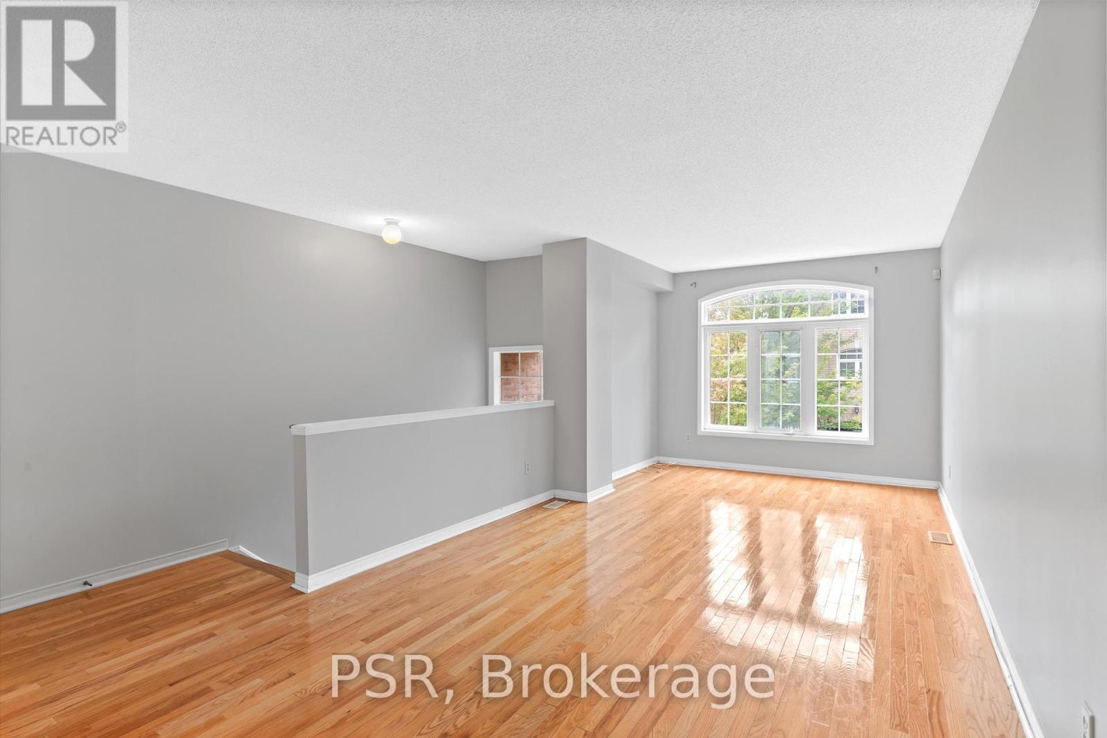 Photo 4 of 7125 Chatham Court, Mississauga ON
