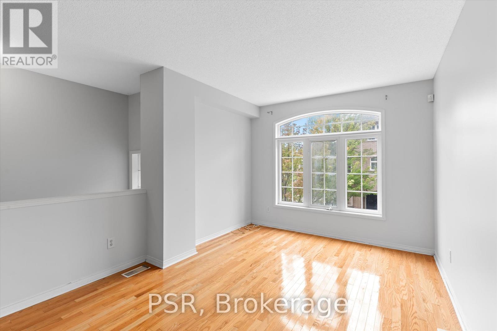 Photo 5 of 7125 Chatham Court, Mississauga ON
