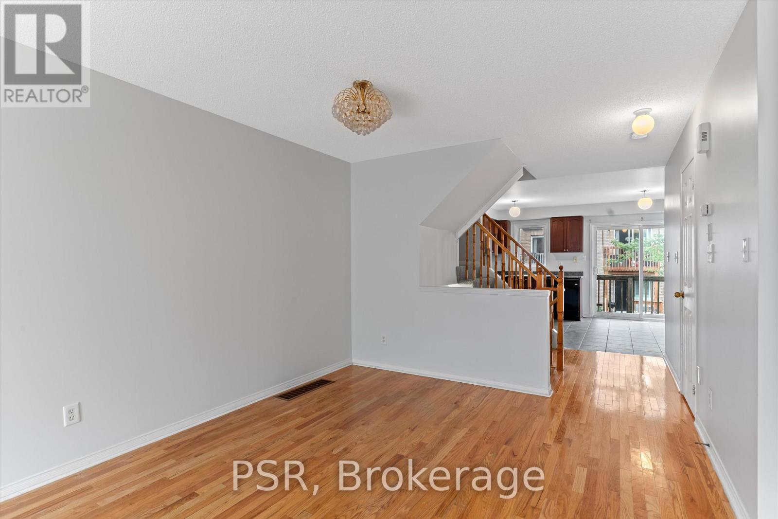 Photo 7 of 7125 Chatham Court, Mississauga ON