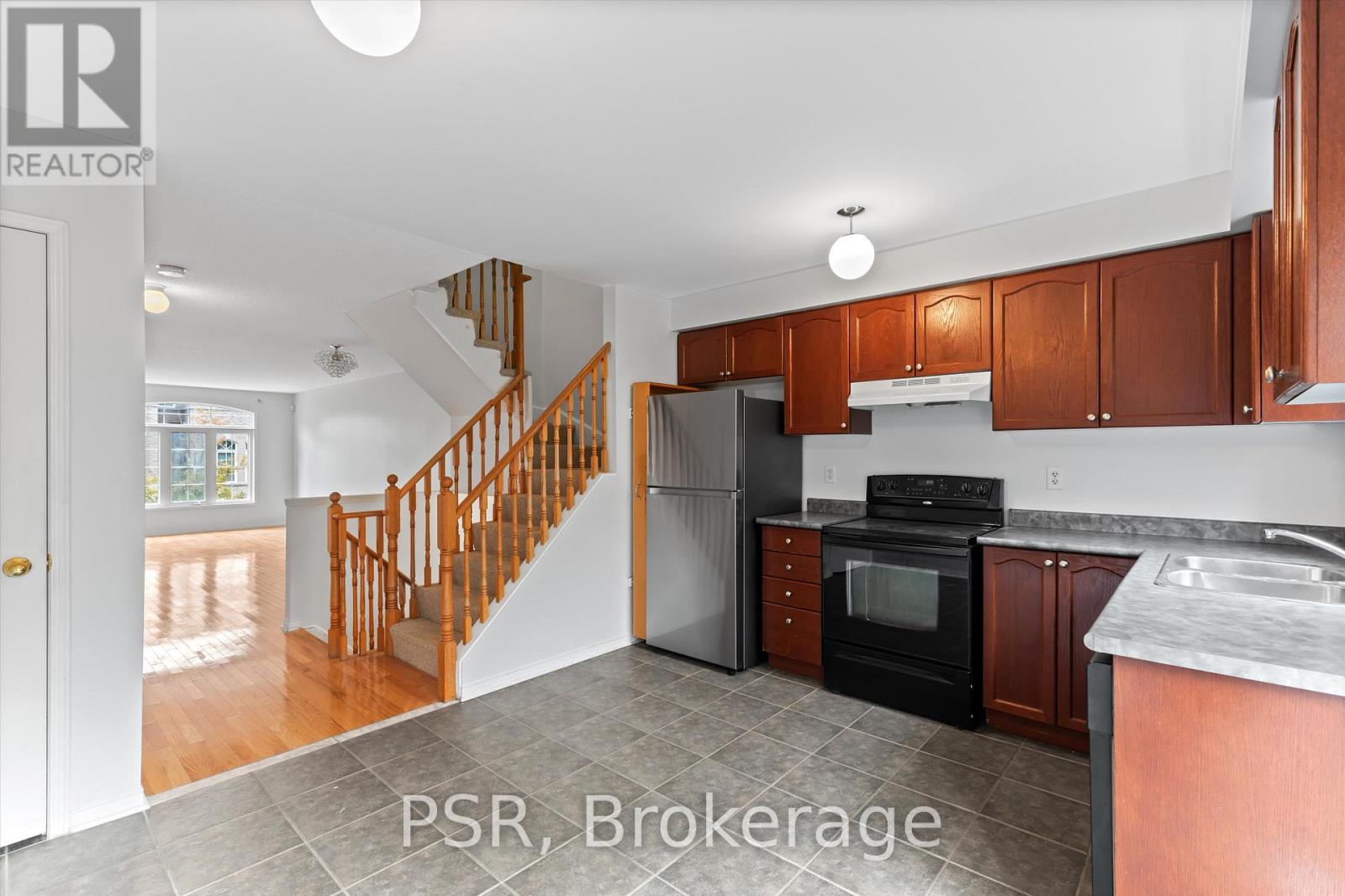 Photo 8 of 7125 Chatham Court, Mississauga ON