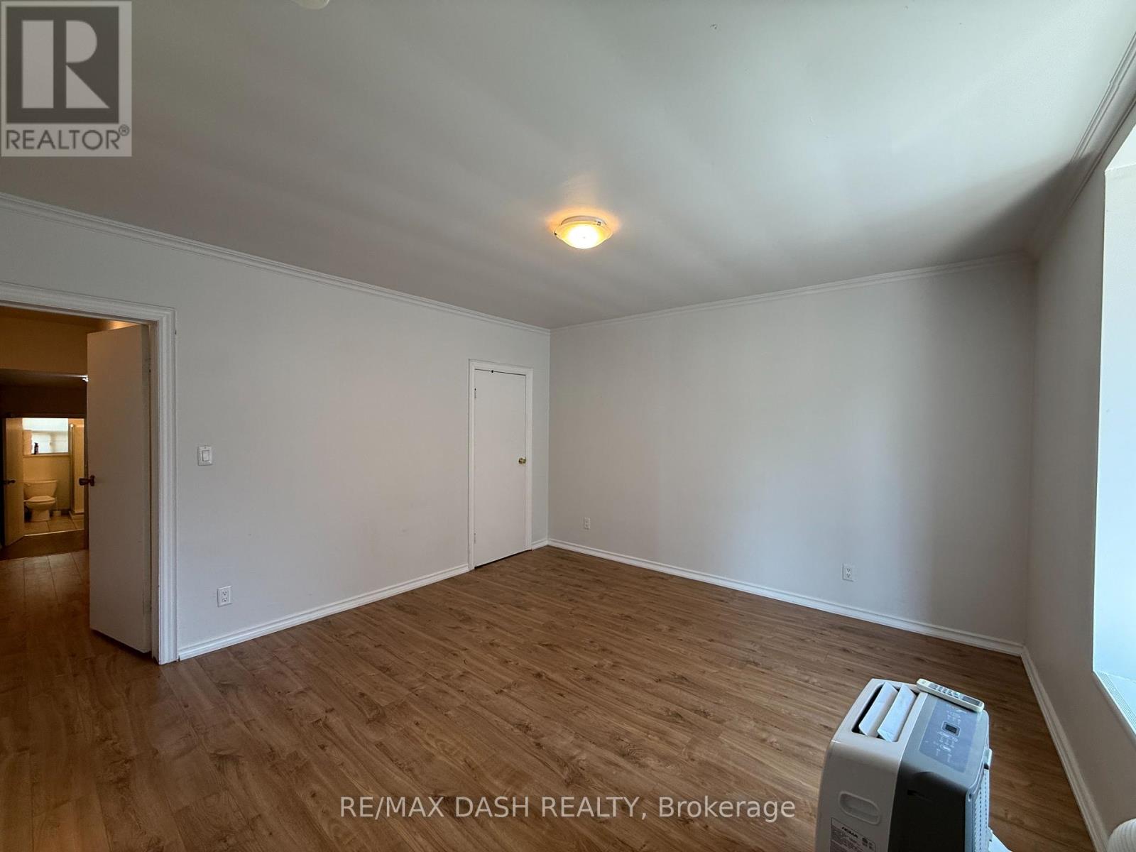 Photo 6 of Upper 2471 Dundas Street W, Toronto ON