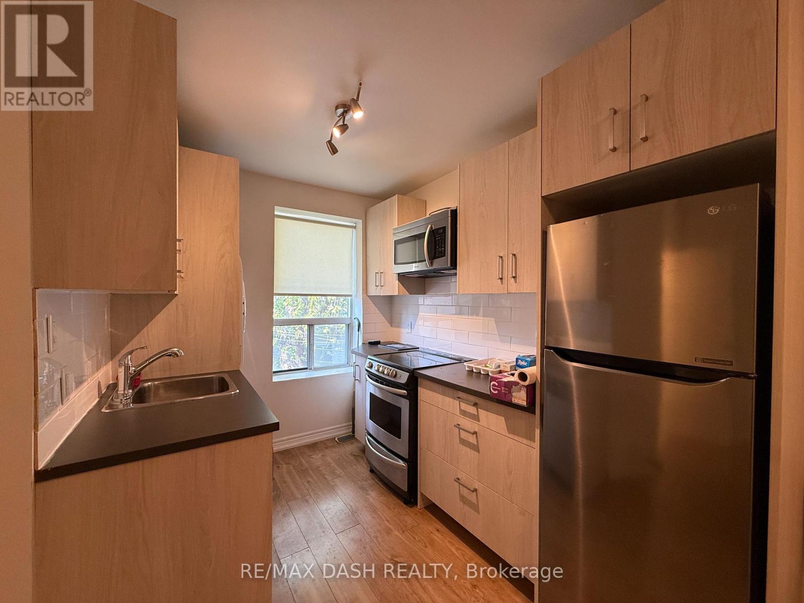 Photo 3 of Upper 2471 Dundas Street W, Toronto ON
