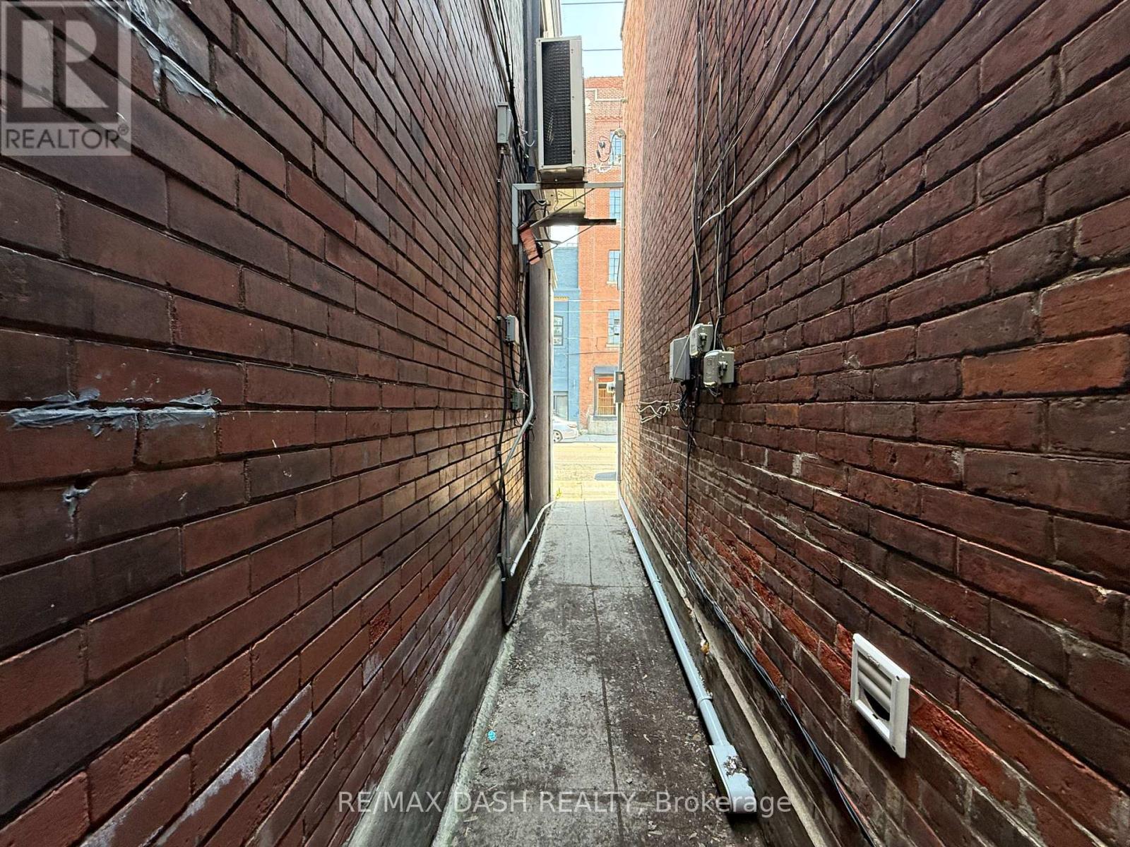 Photo 16 of Upper 2471 Dundas Street W, Toronto ON