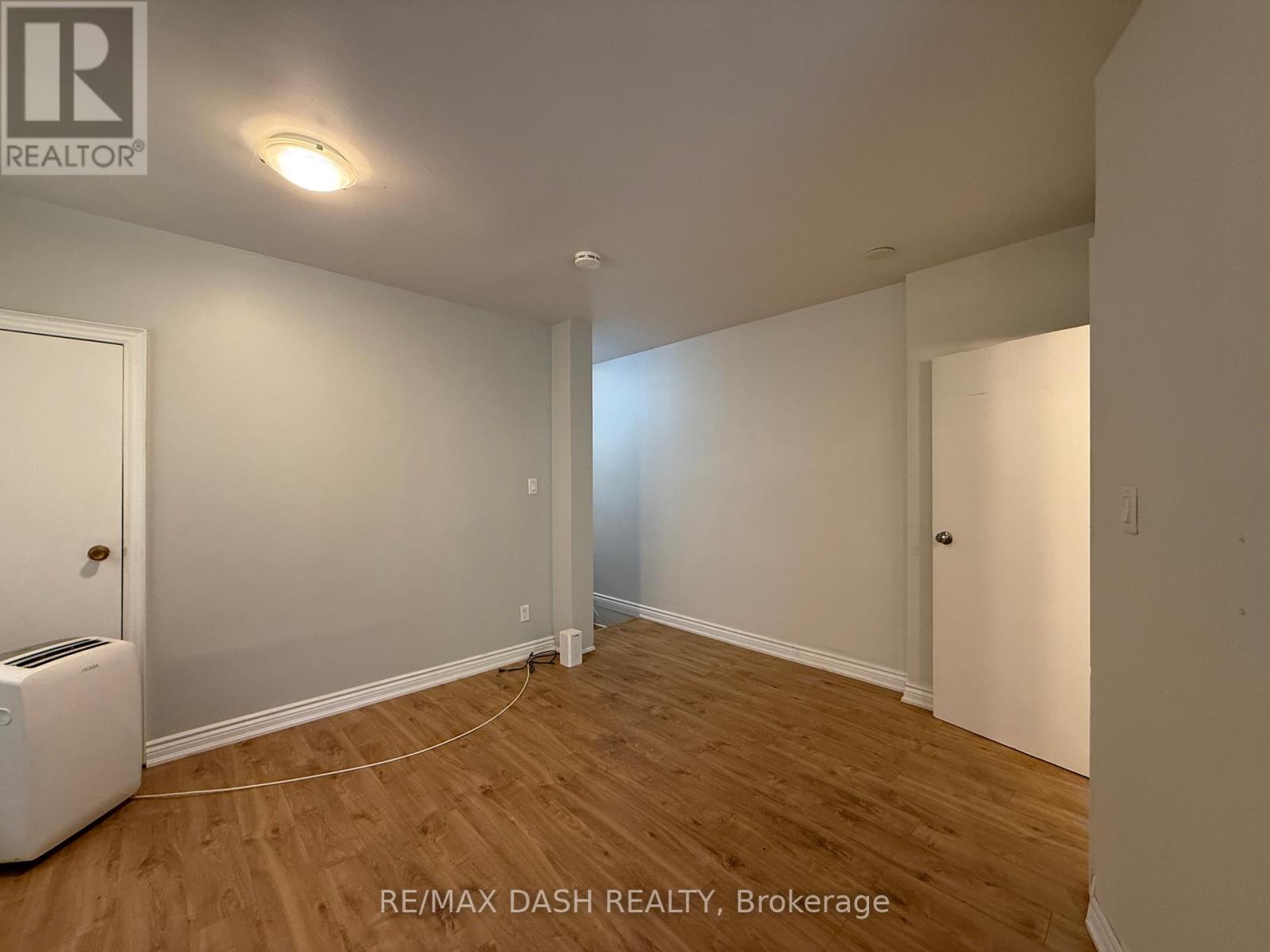 Photo 15 of Upper 2471 Dundas Street W, Toronto ON