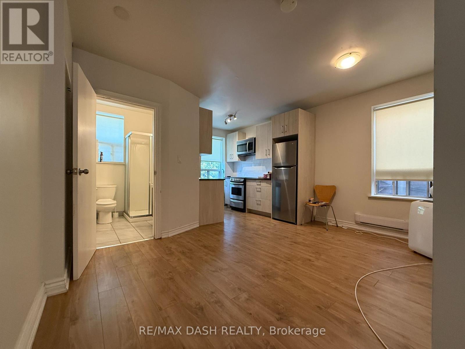 Photo 22 of Upper 2471 Dundas Street W, Toronto ON