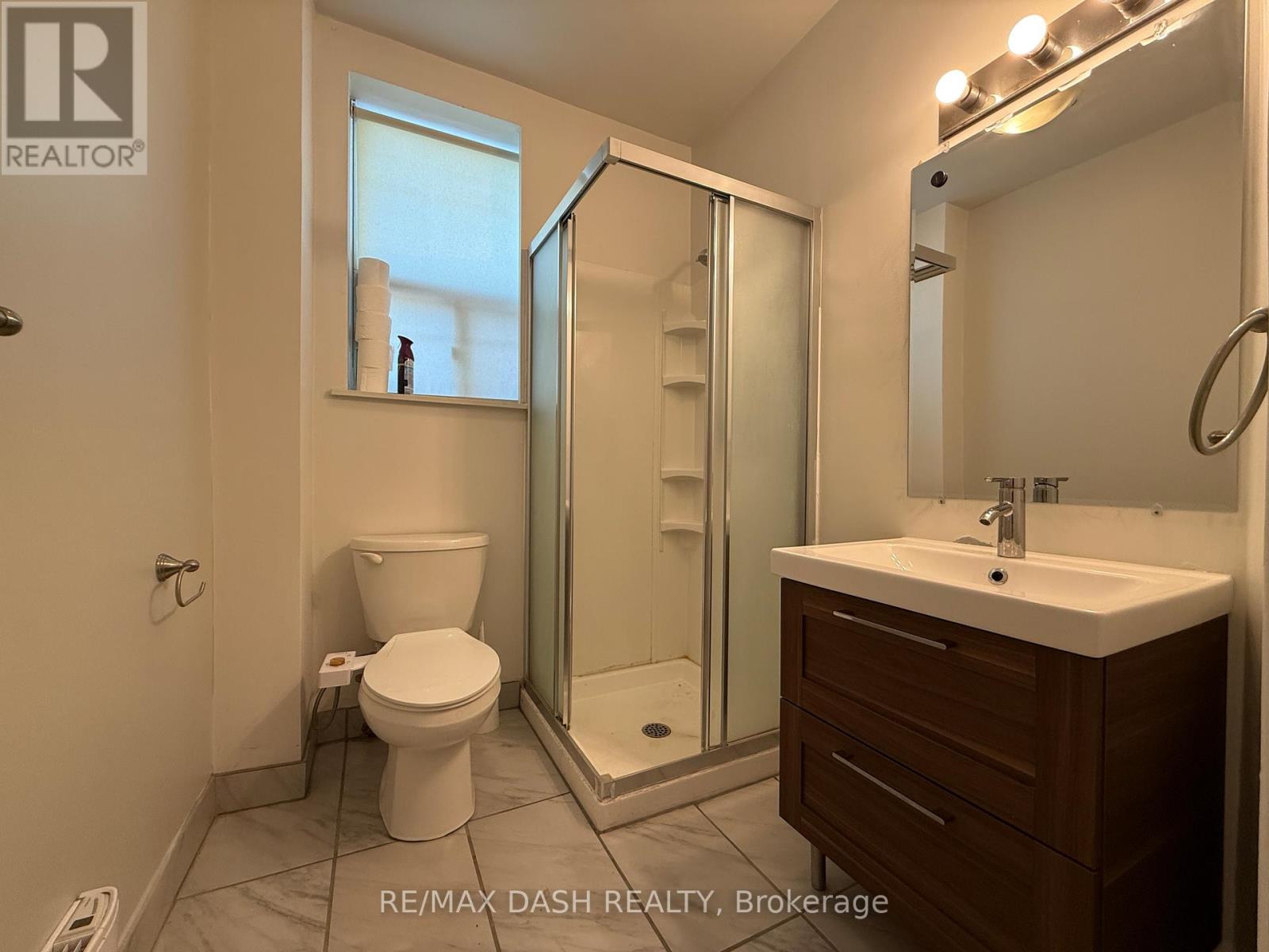 Photo 18 of Upper 2471 Dundas Street W, Toronto ON