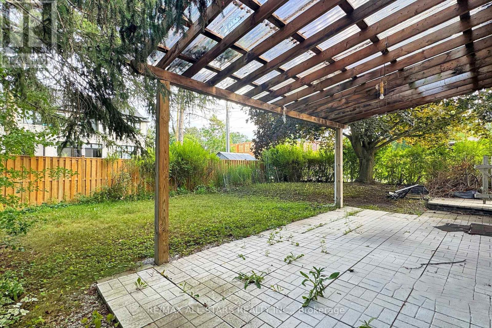 Photo 25 of 105 Betty Ann Drive, Toronto ON