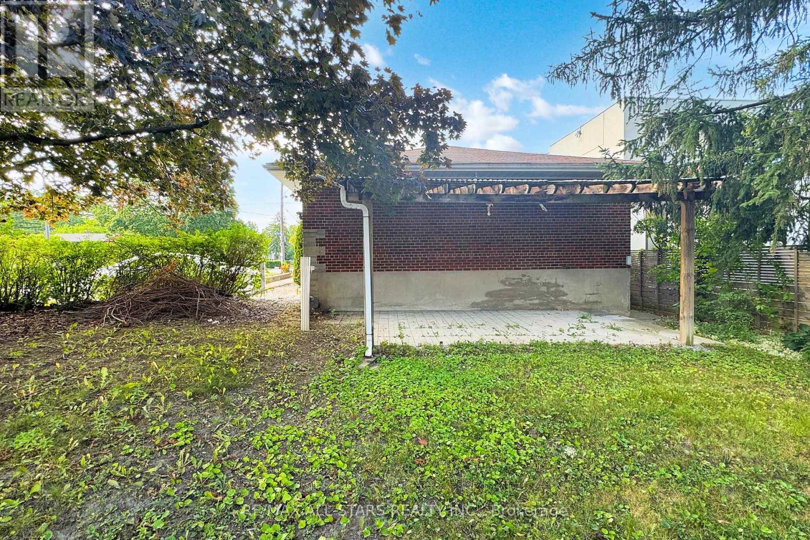 Photo 17 of 105 Betty Ann Drive, Toronto ON