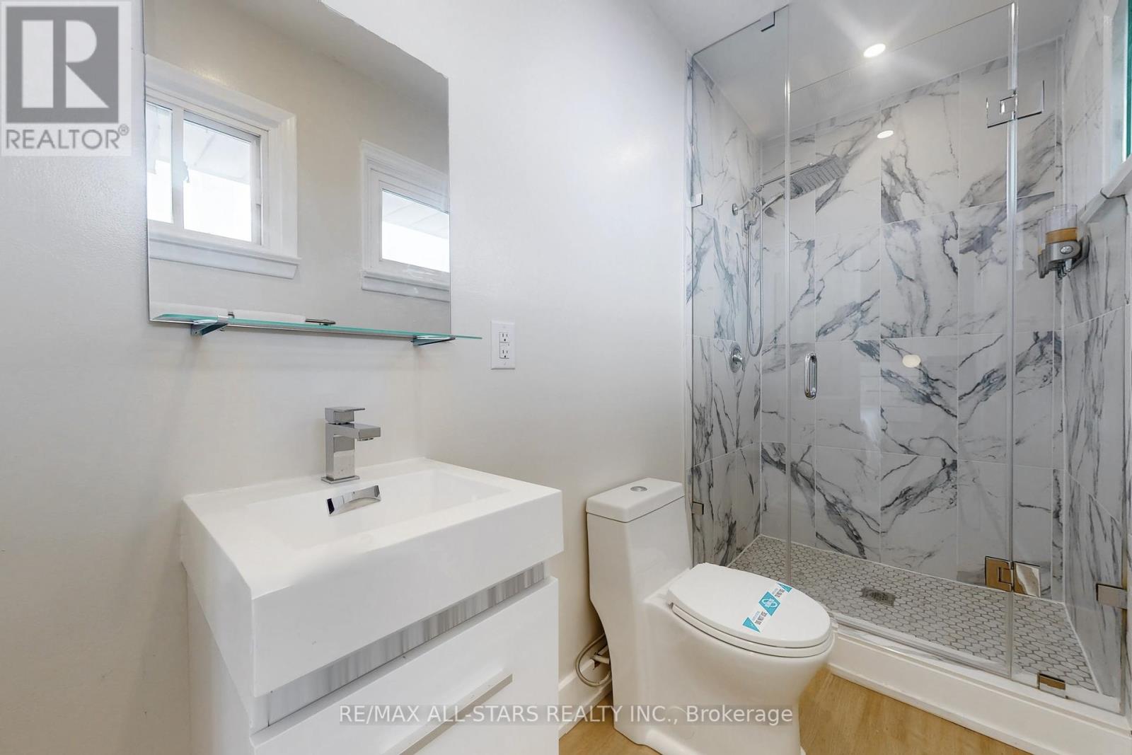 Photo 30 of 105 Betty Ann Drive, Toronto ON