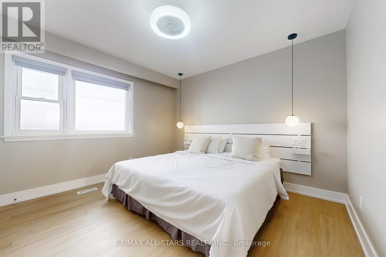 Photo 32 of 105 Betty Ann Drive, Toronto ON