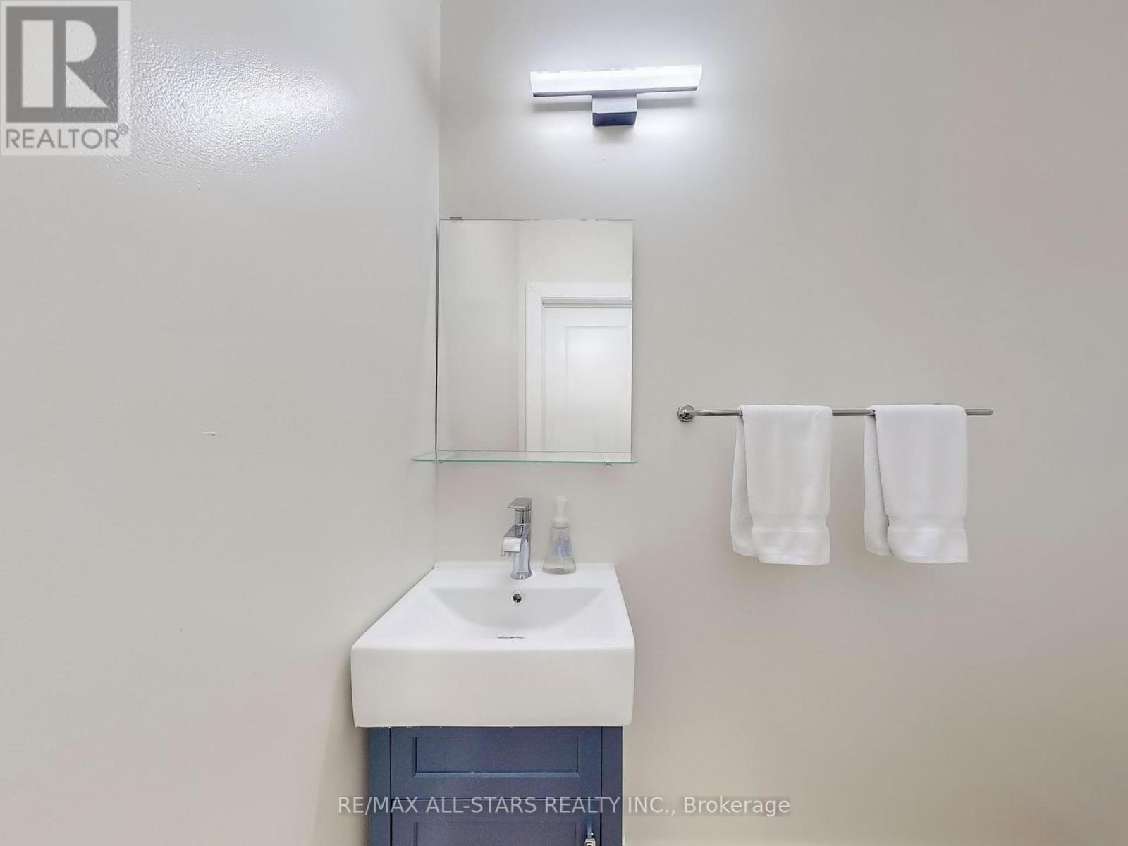 Photo 2 of 105 Betty Ann Drive, Toronto ON