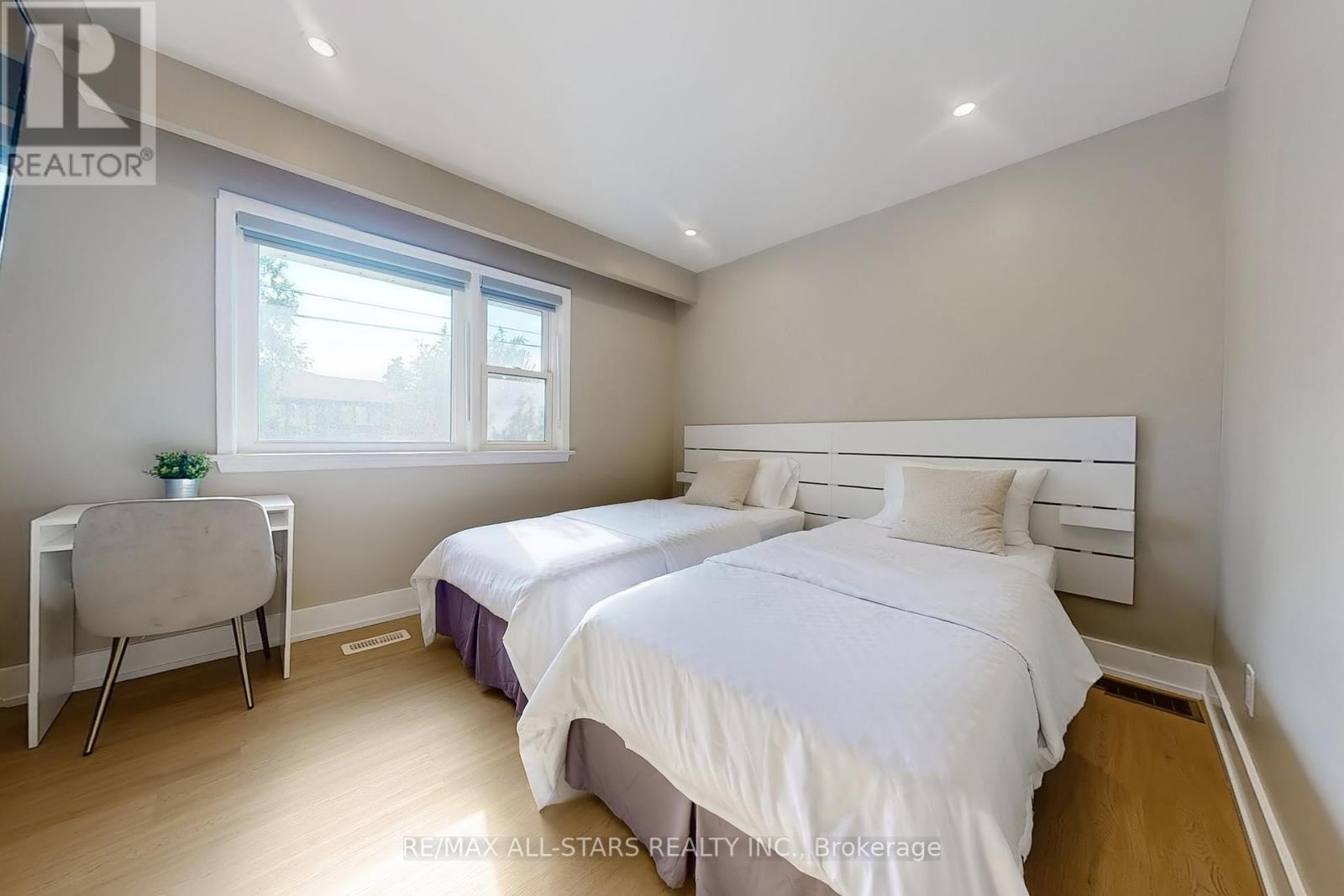 Photo 8 of 105 Betty Ann Drive, Toronto ON