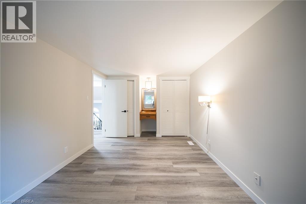 Photo 29 of 11 Glenwood Drive, Brantford ON