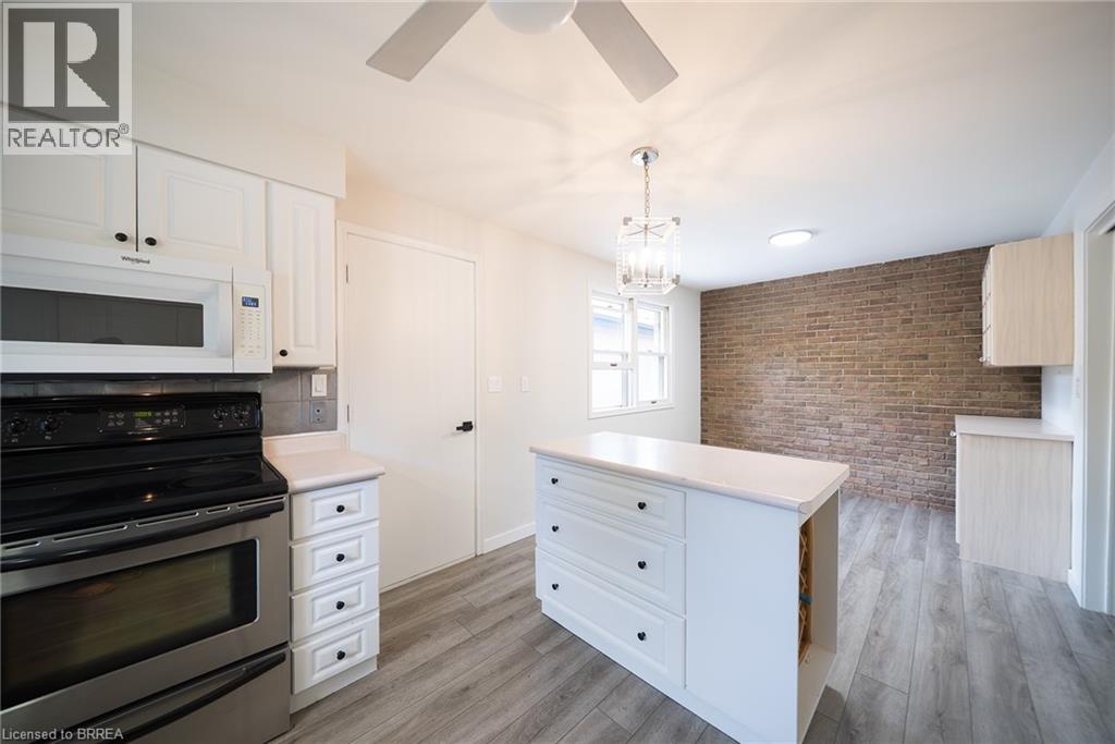 Photo 5 of 11 Glenwood Drive, Brantford ON