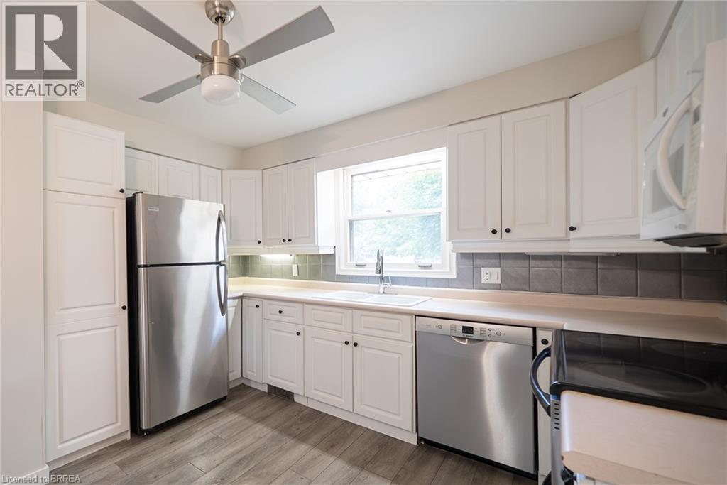 Photo 7 of 11 Glenwood Drive, Brantford ON