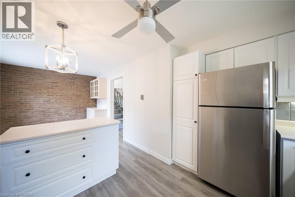 Photo 30 of 11 Glenwood Drive, Brantford ON