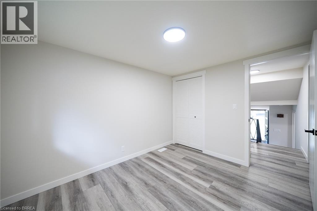 Photo 3 of 11 Glenwood Drive, Brantford ON