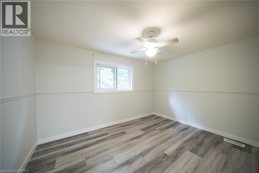 Photo 10 of 11 Glenwood Drive, Brantford ON