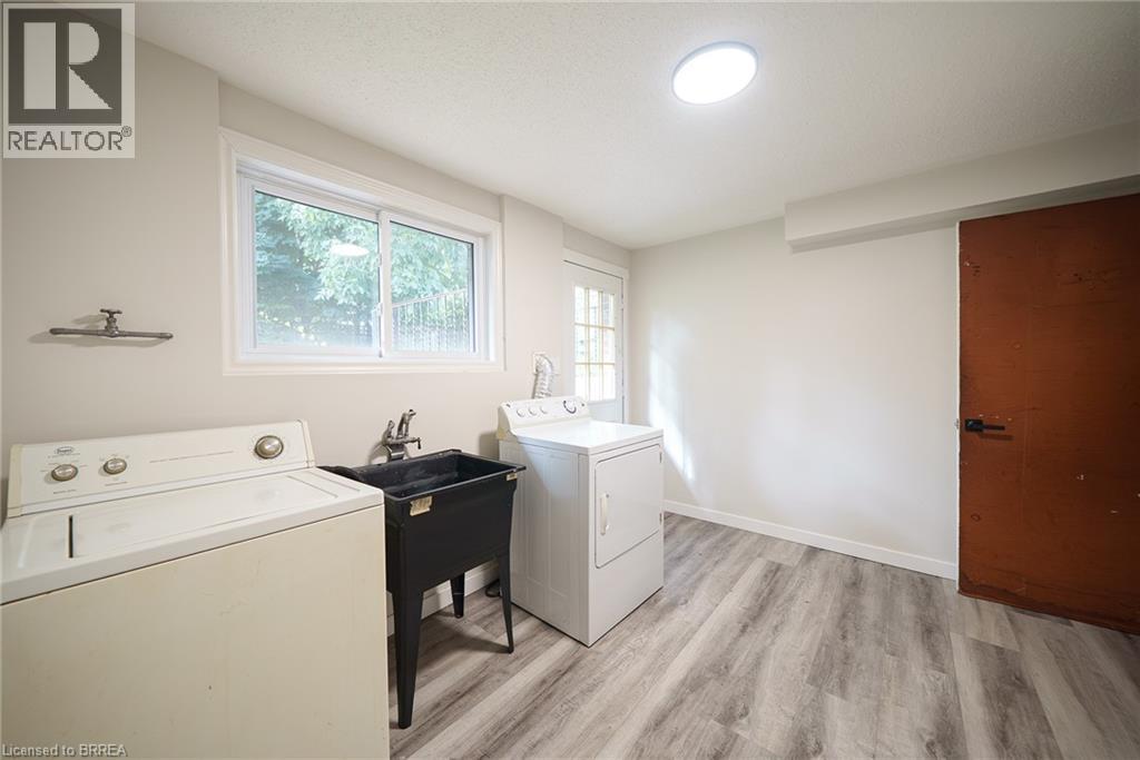Photo 14 of 11 Glenwood Drive, Brantford ON