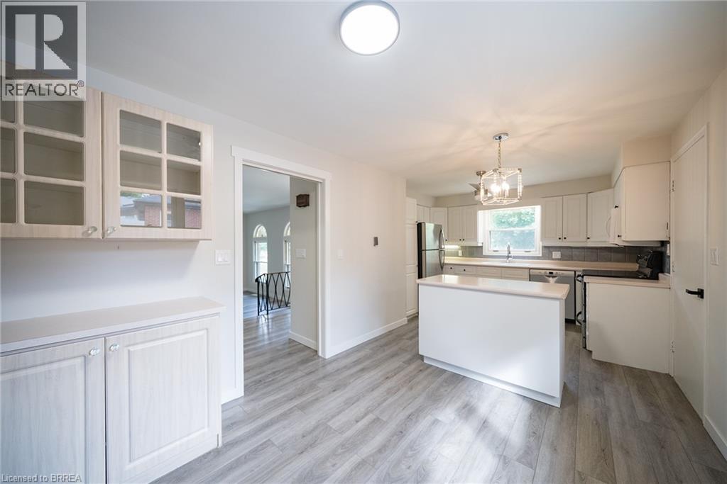Photo 17 of 11 Glenwood Drive, Brantford ON