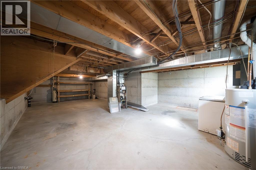 Photo 8 of 11 Glenwood Drive, Brantford ON