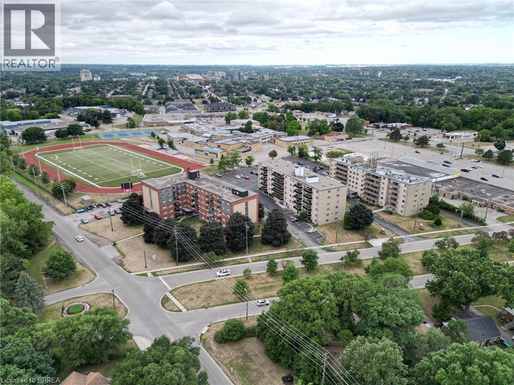 Photo 24 of 11 Glenwood Drive, Brantford ON