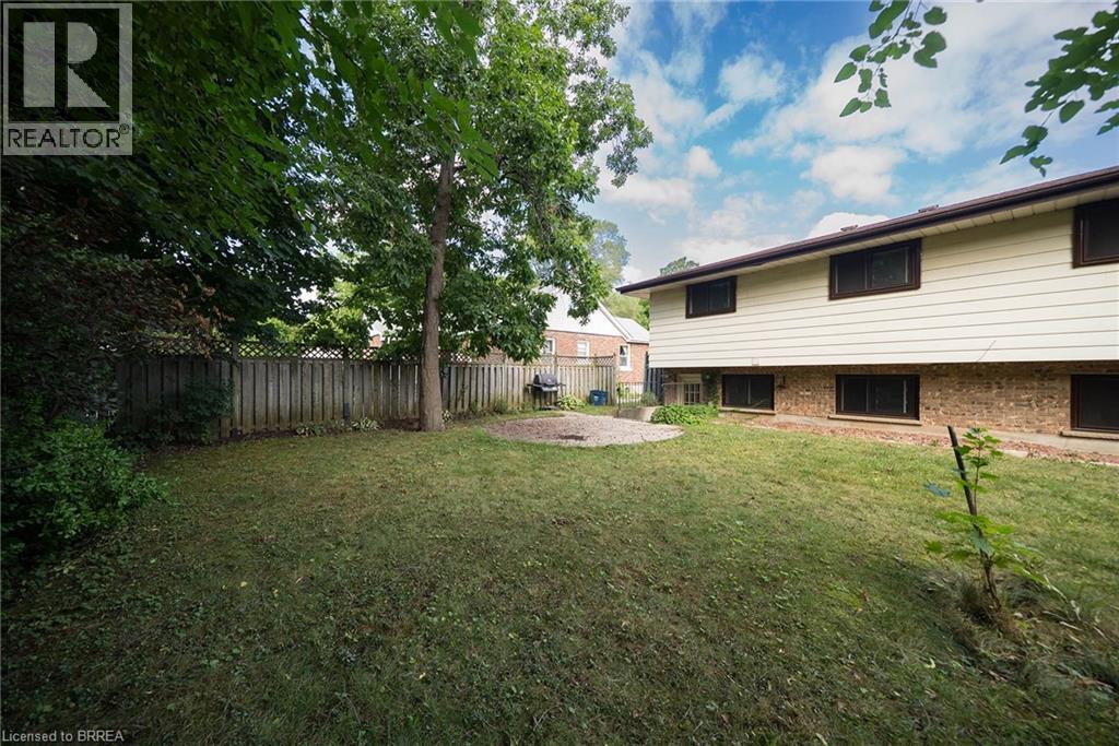Photo 2 of 11 Glenwood Drive, Brantford ON