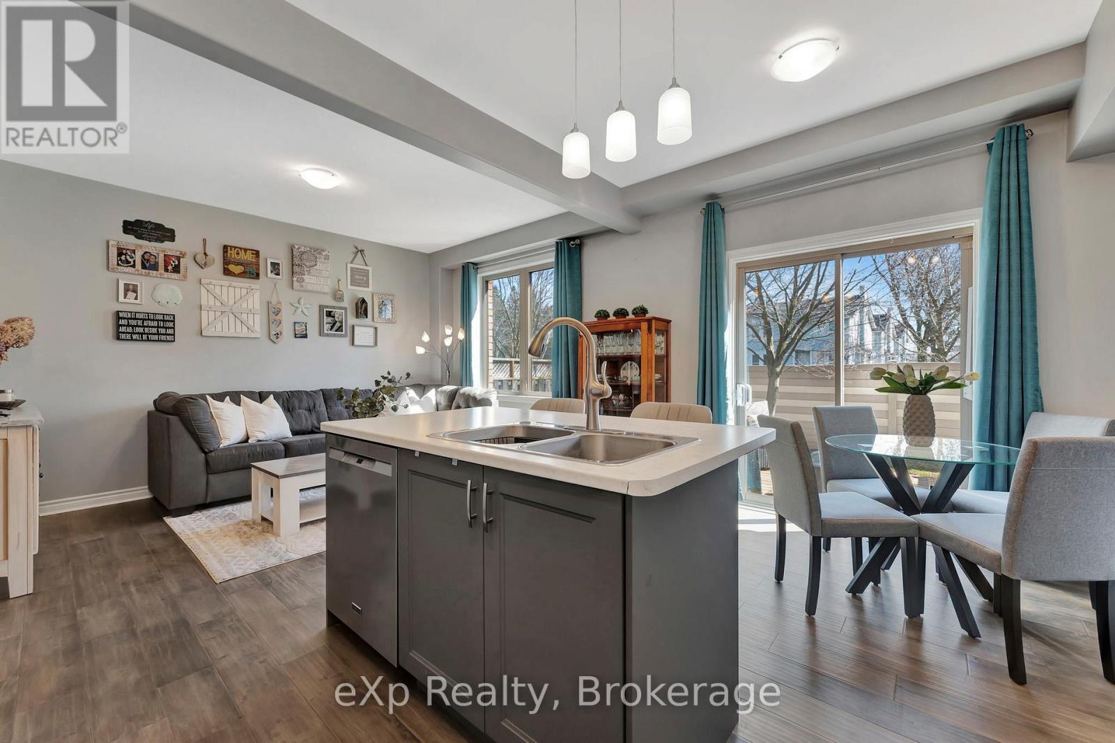 Photo 11 of D 2 12 Brantwood Park Road, Brantford ON