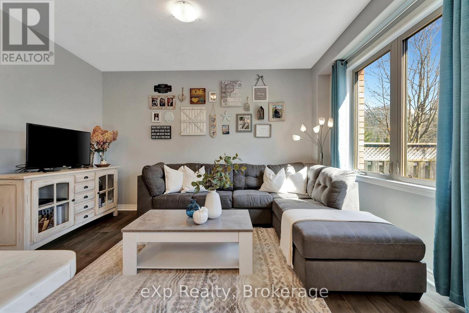 Photo 7 of D 2 12 Brantwood Park Road, Brantford ON
