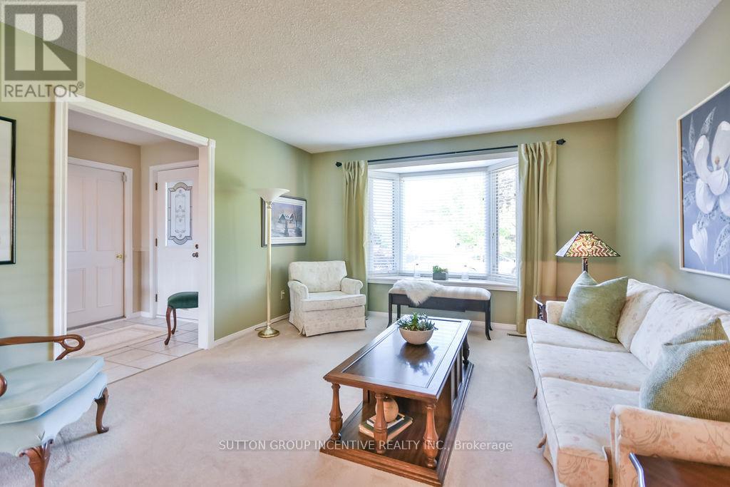 Photo 36 of 17 Kenny Crescent, Barrie ON