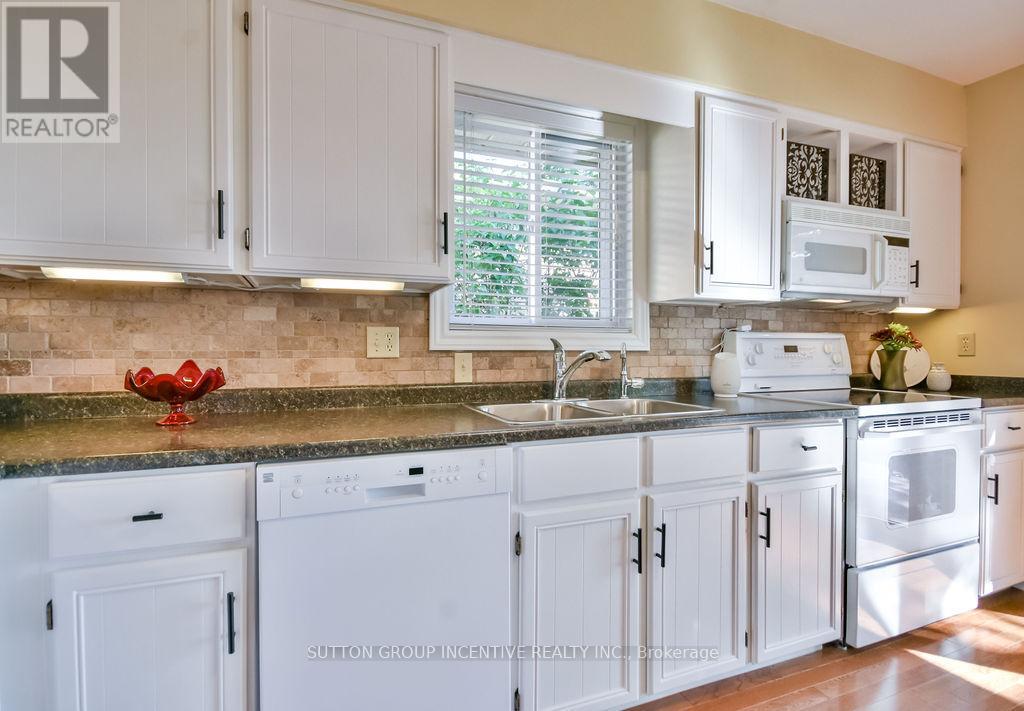 Photo 10 of 17 Kenny Crescent, Barrie ON