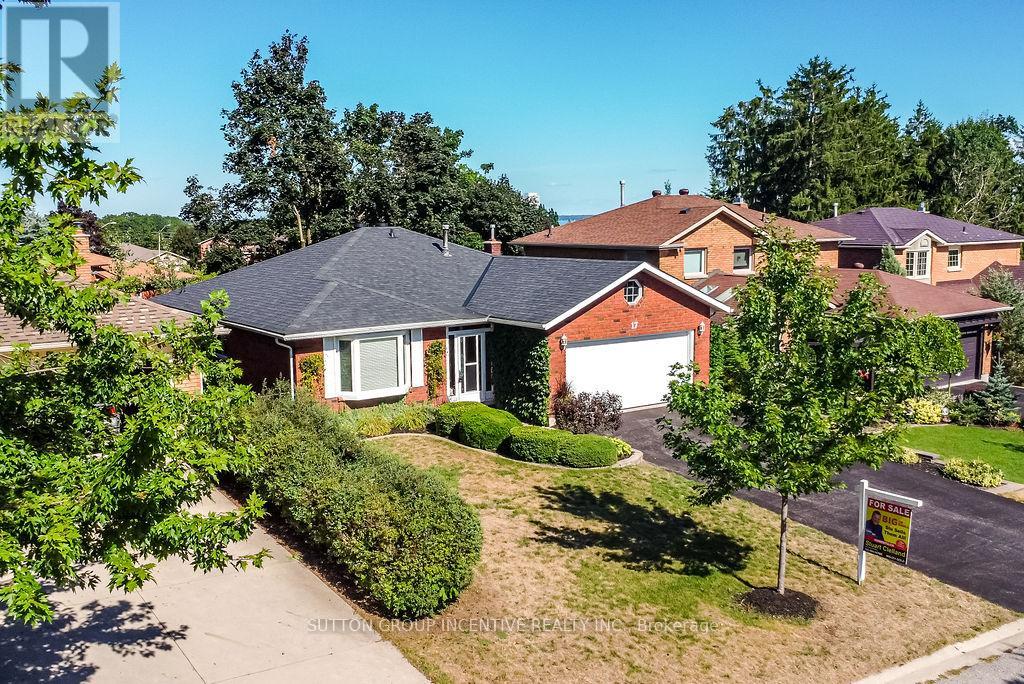 Photo 32 of 17 Kenny Crescent, Barrie ON
