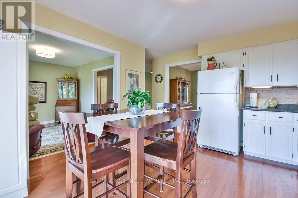 Photo 41 of 17 Kenny Crescent, Barrie ON