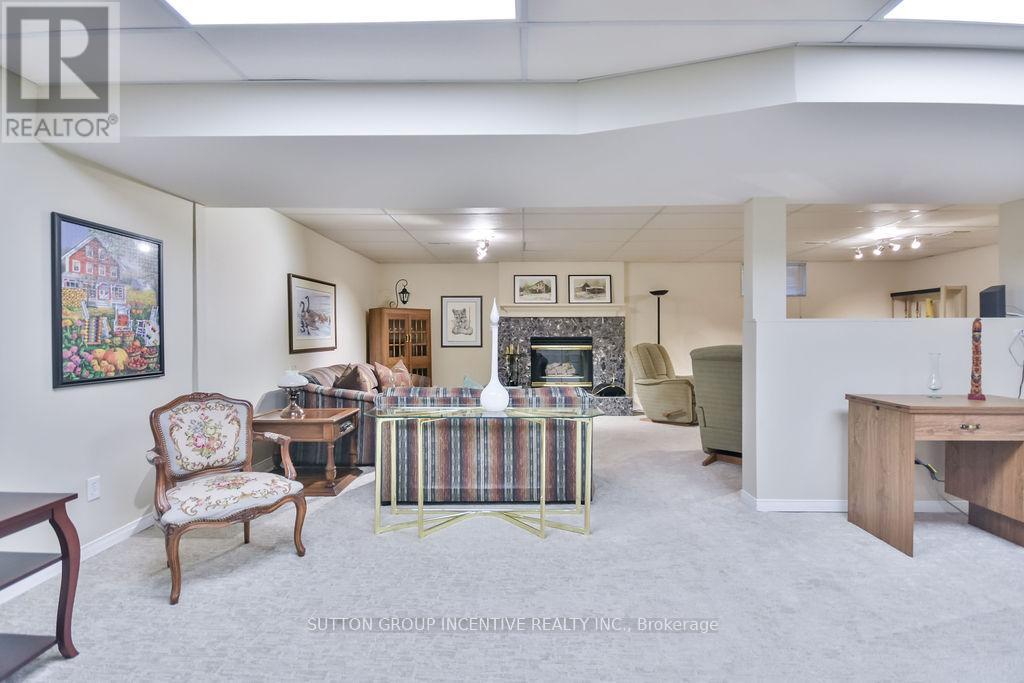 Photo 25 of 17 Kenny Crescent, Barrie ON