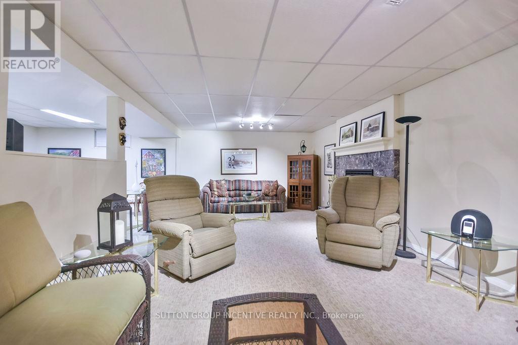 Photo 46 of 17 Kenny Crescent, Barrie ON