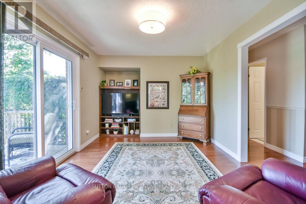Photo 15 of 17 Kenny Crescent, Barrie ON