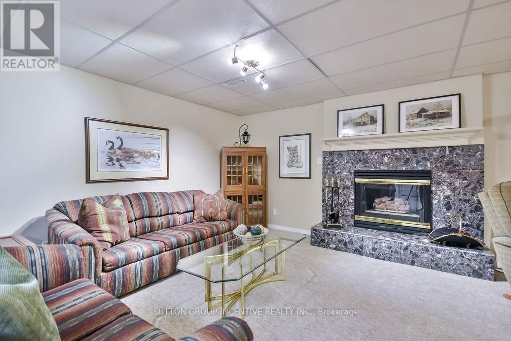 Photo 27 of 17 Kenny Crescent, Barrie ON