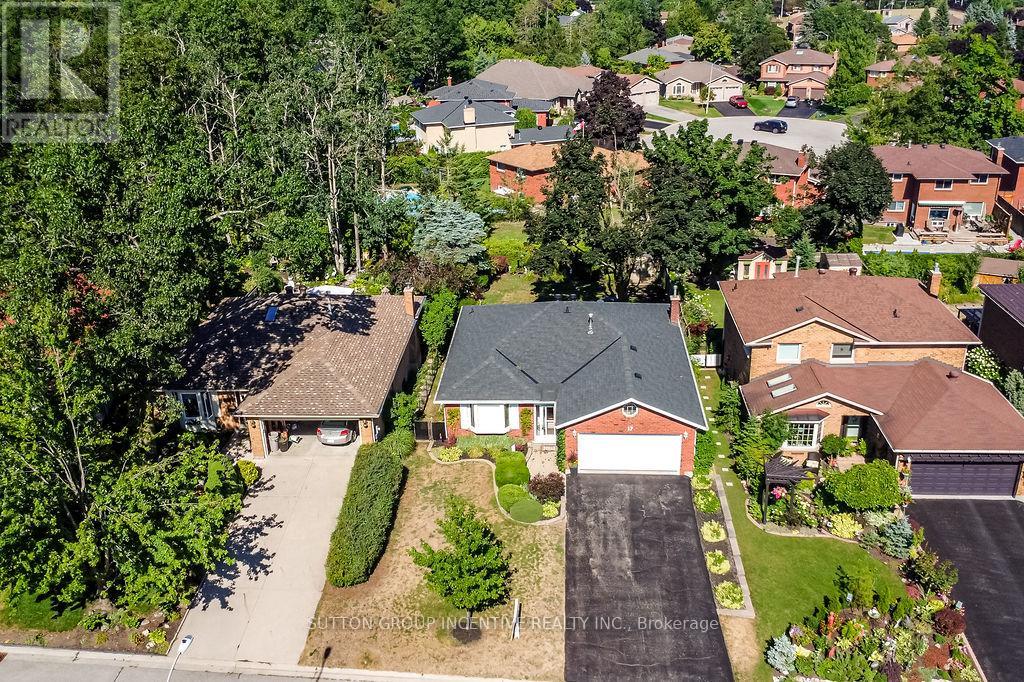 Photo 49 of 17 Kenny Crescent, Barrie ON