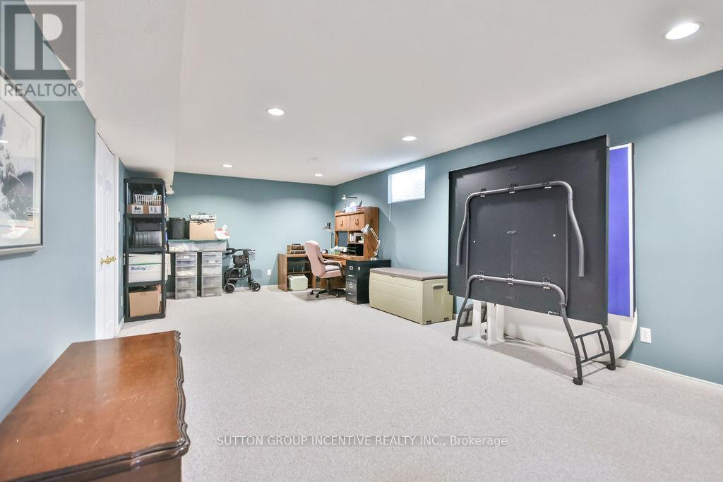 Photo 23 of 17 Kenny Crescent, Barrie ON