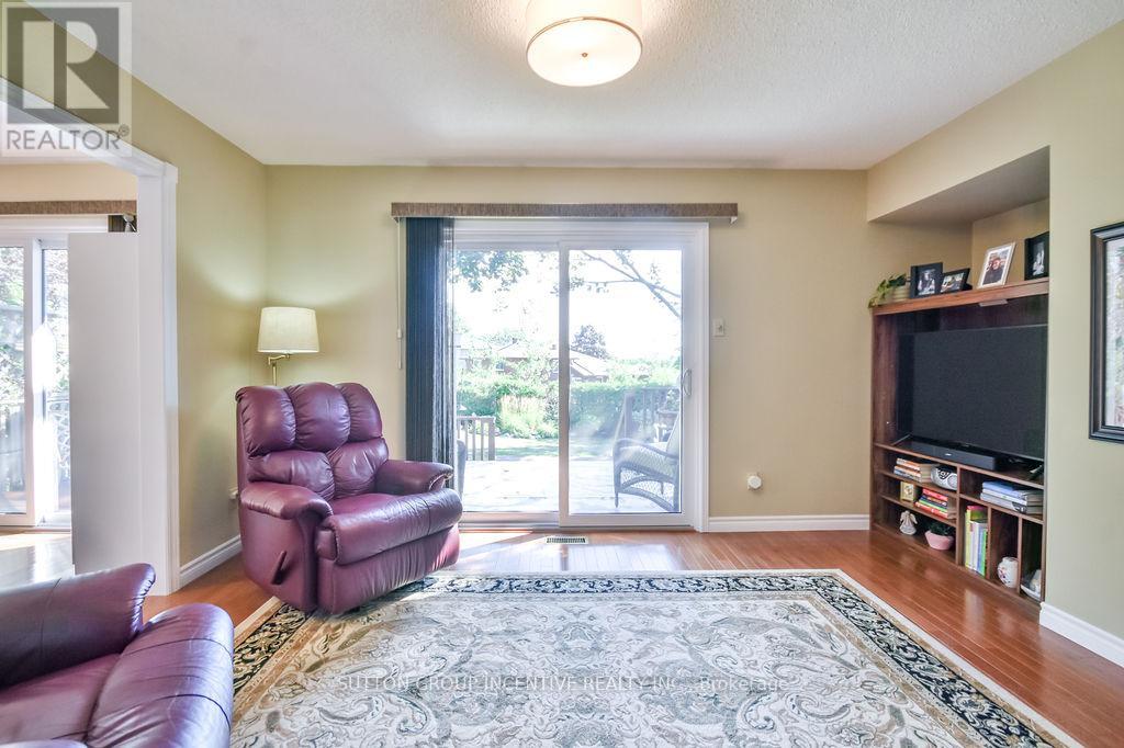 Photo 8 of 17 Kenny Crescent, Barrie ON