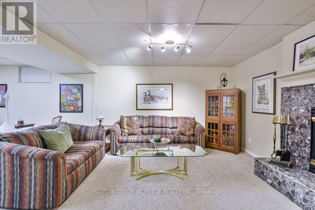 Photo 30 of 17 Kenny Crescent, Barrie ON