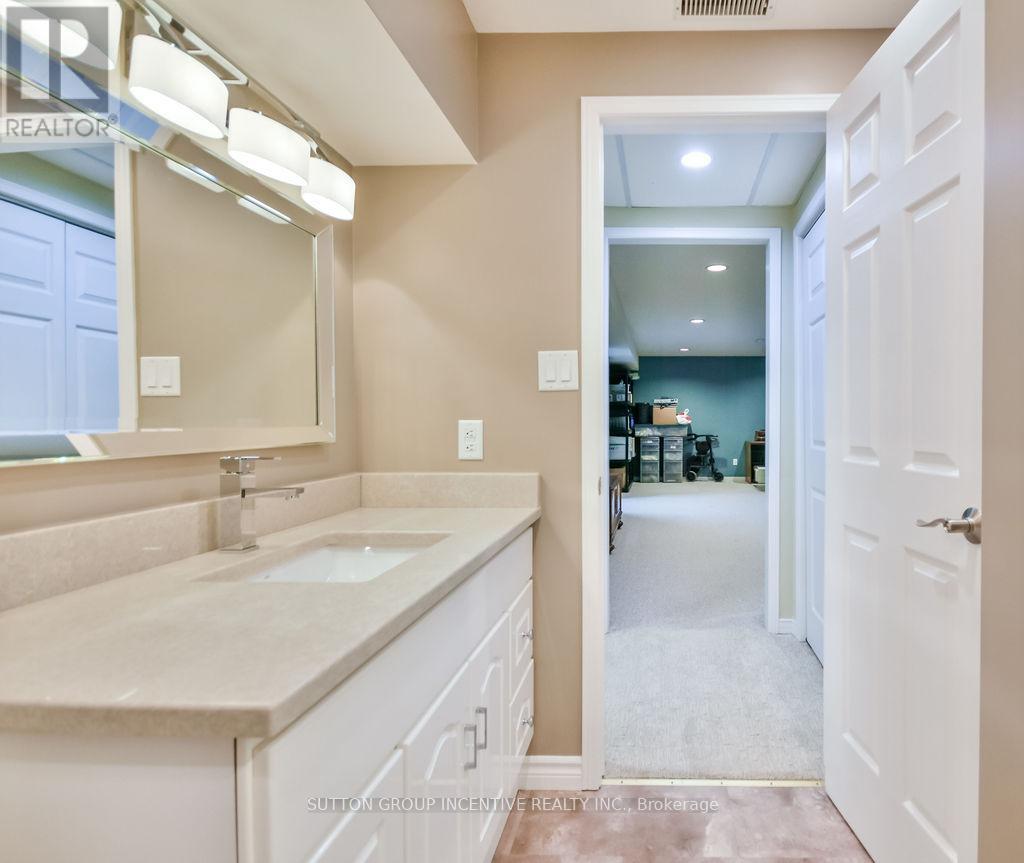 Photo 45 of 17 Kenny Crescent, Barrie ON