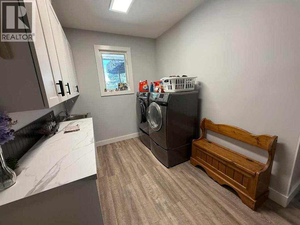 Photo 8 of 1236 40 Avenue N, Lethbridge AB