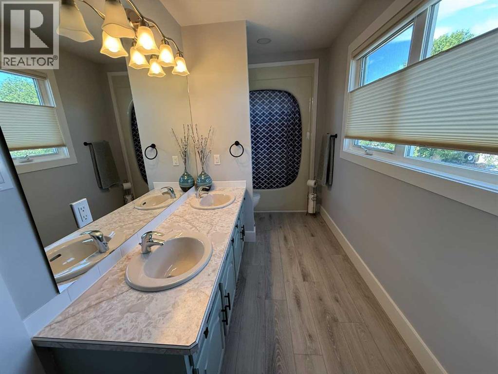 Photo 17 of 1236 40 Avenue N, Lethbridge AB