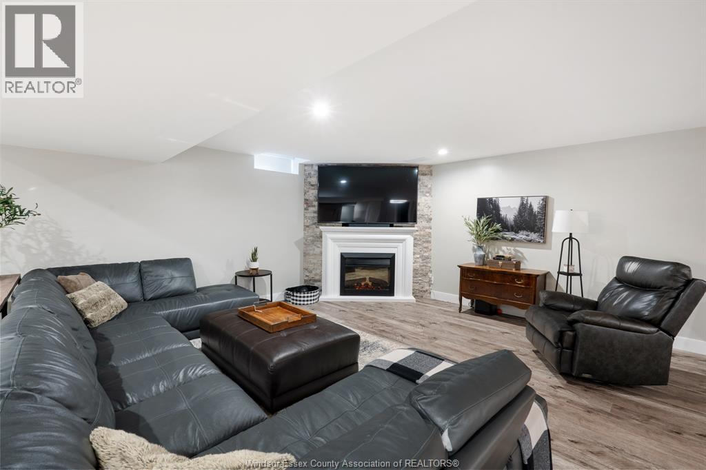 Photo 22 of 1049 Woodland, Lakeshore ON